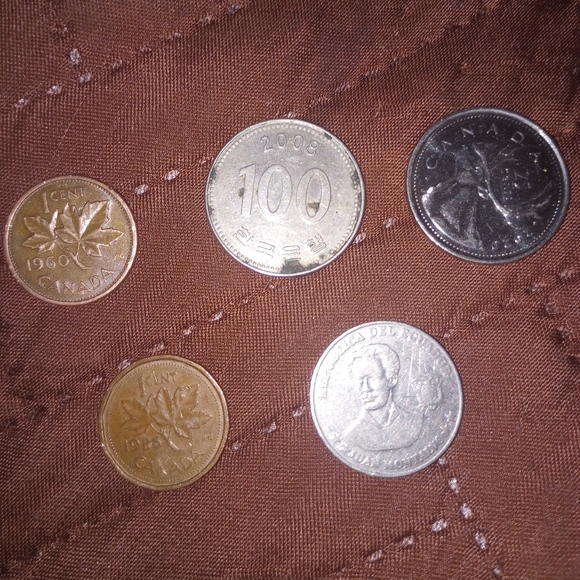 Foreign coins - Picture 2 of 2